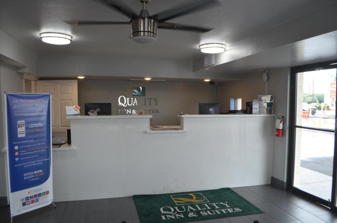 Quality Inn & Suites Near Downtown Меса Екстериор снимка