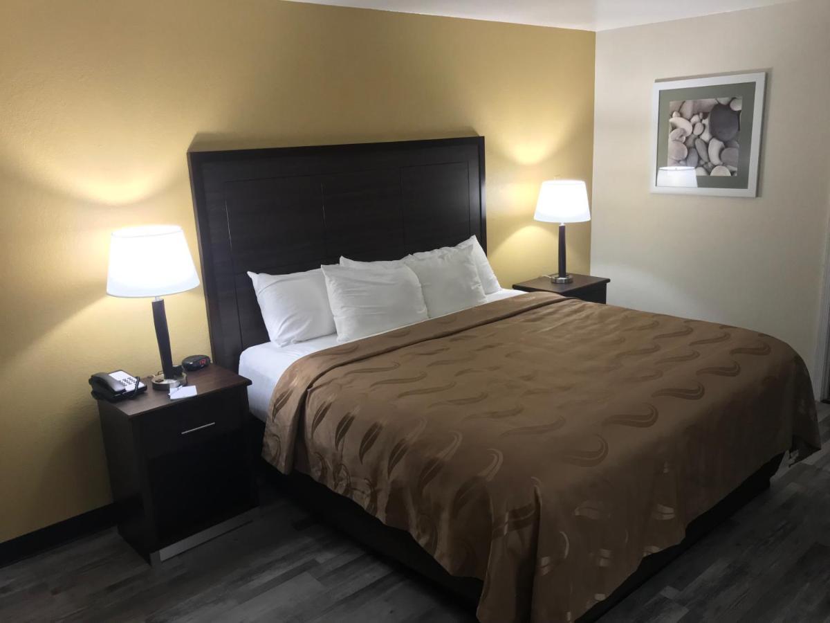 Quality Inn & Suites Near Downtown Меса Екстериор снимка