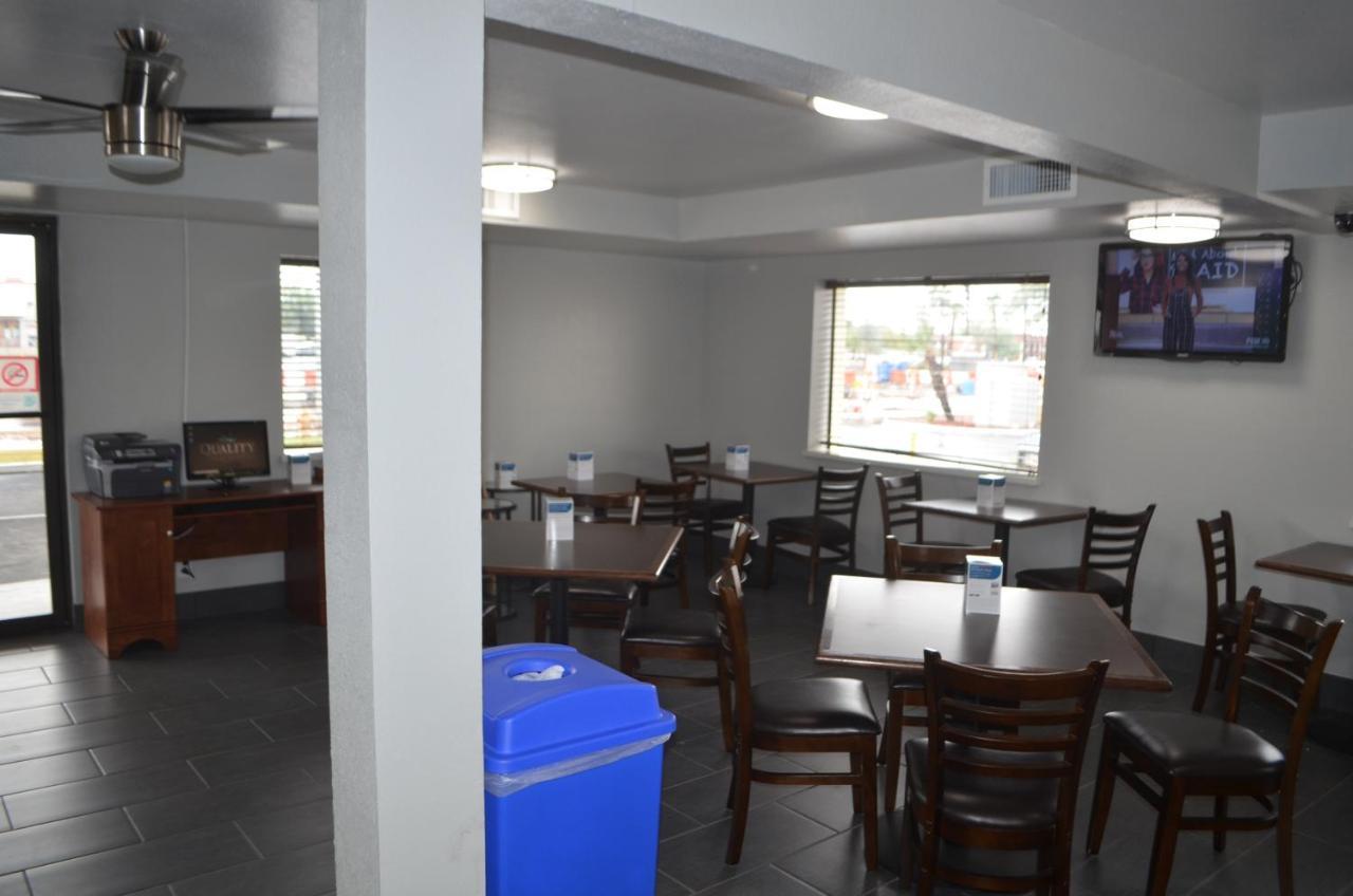 Quality Inn & Suites Near Downtown Меса Екстериор снимка