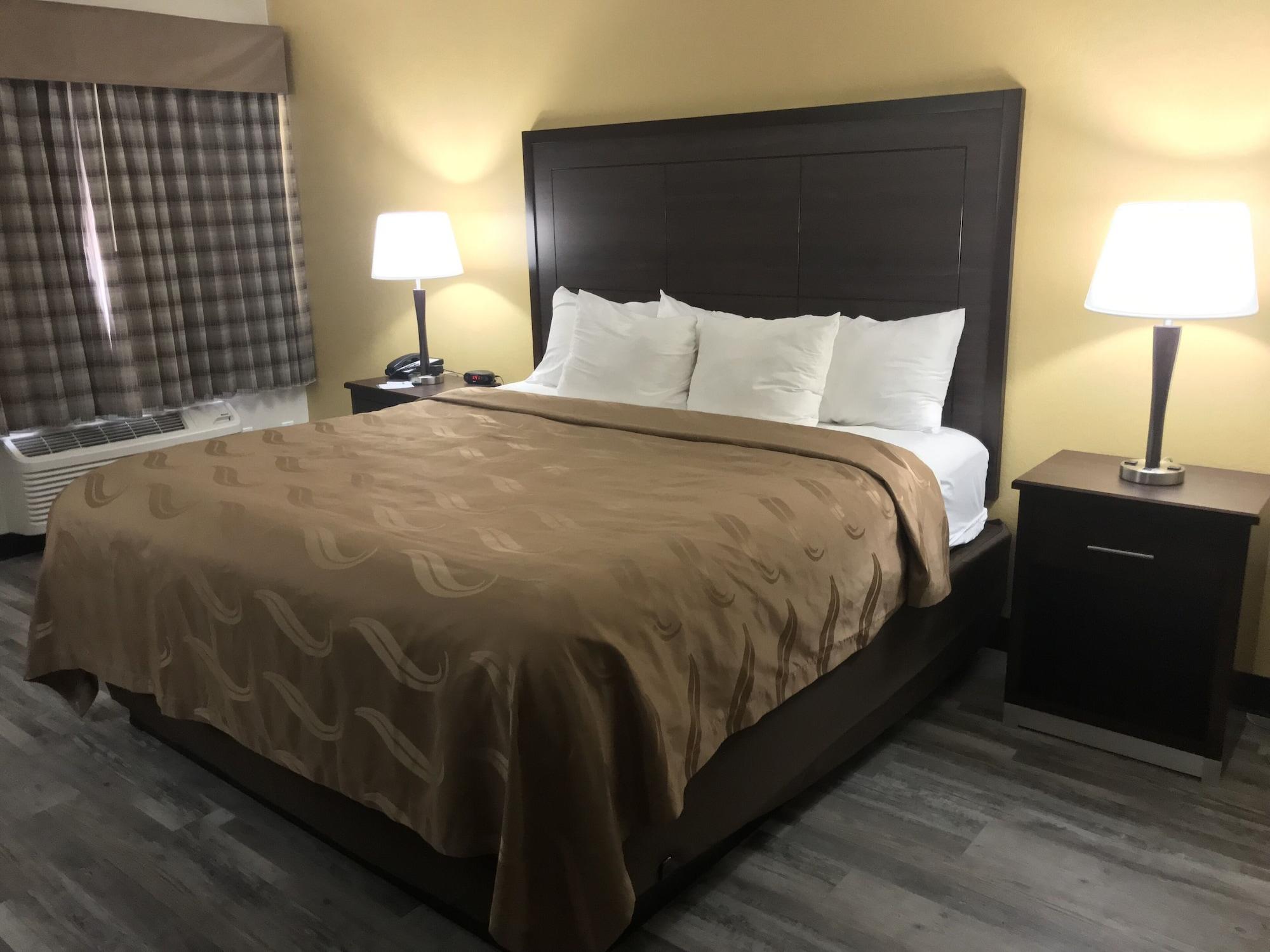 Quality Inn & Suites Near Downtown Меса Екстериор снимка
