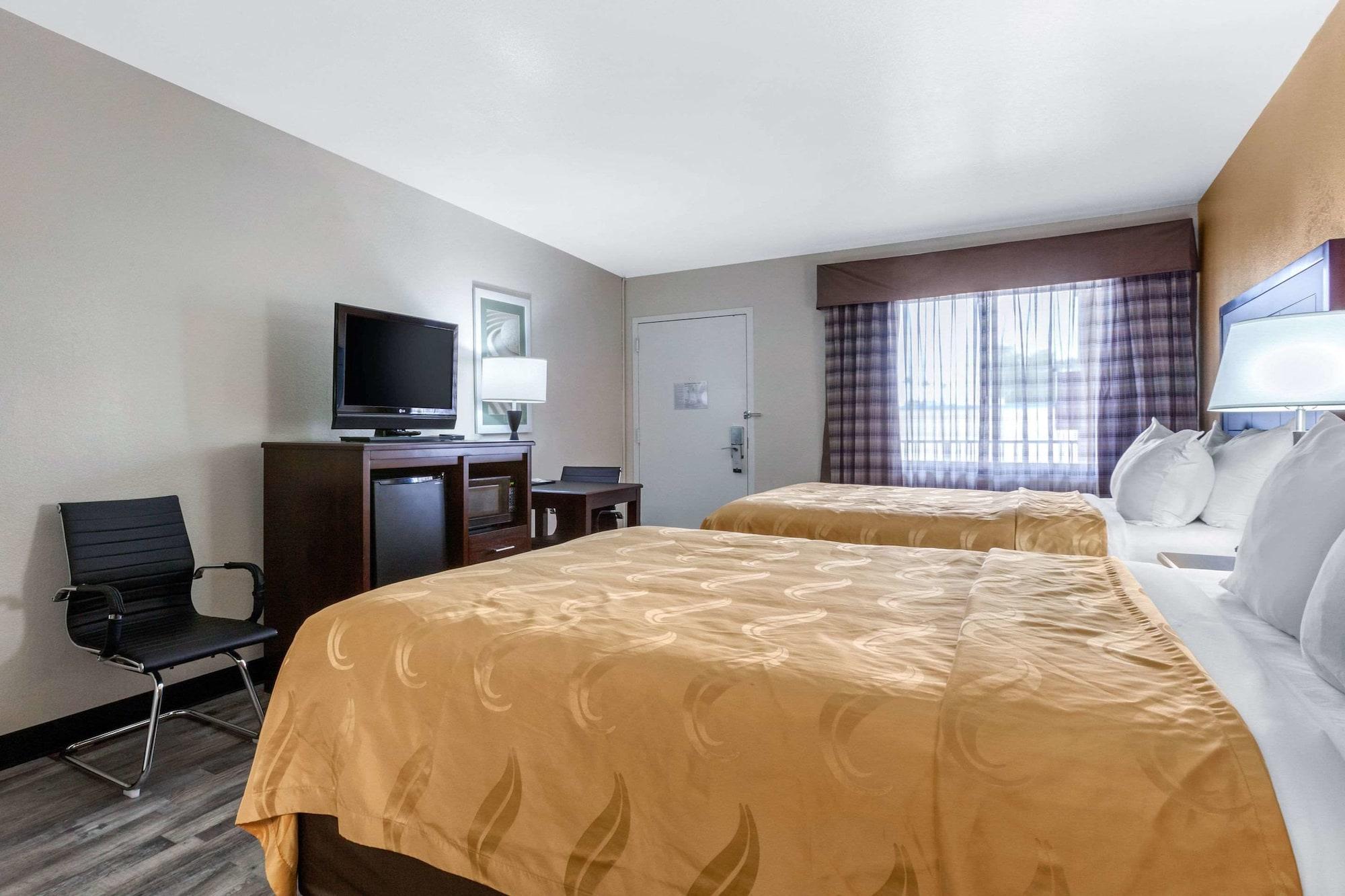 Quality Inn & Suites Near Downtown Меса Екстериор снимка