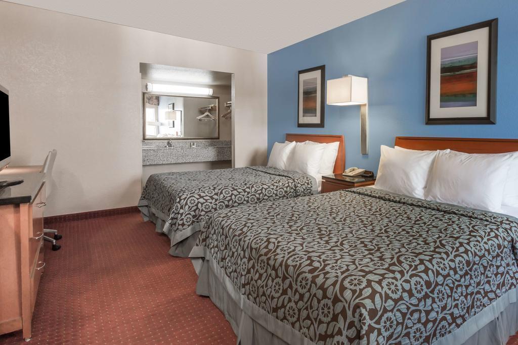 Quality Inn & Suites Near Downtown Меса Екстериор снимка