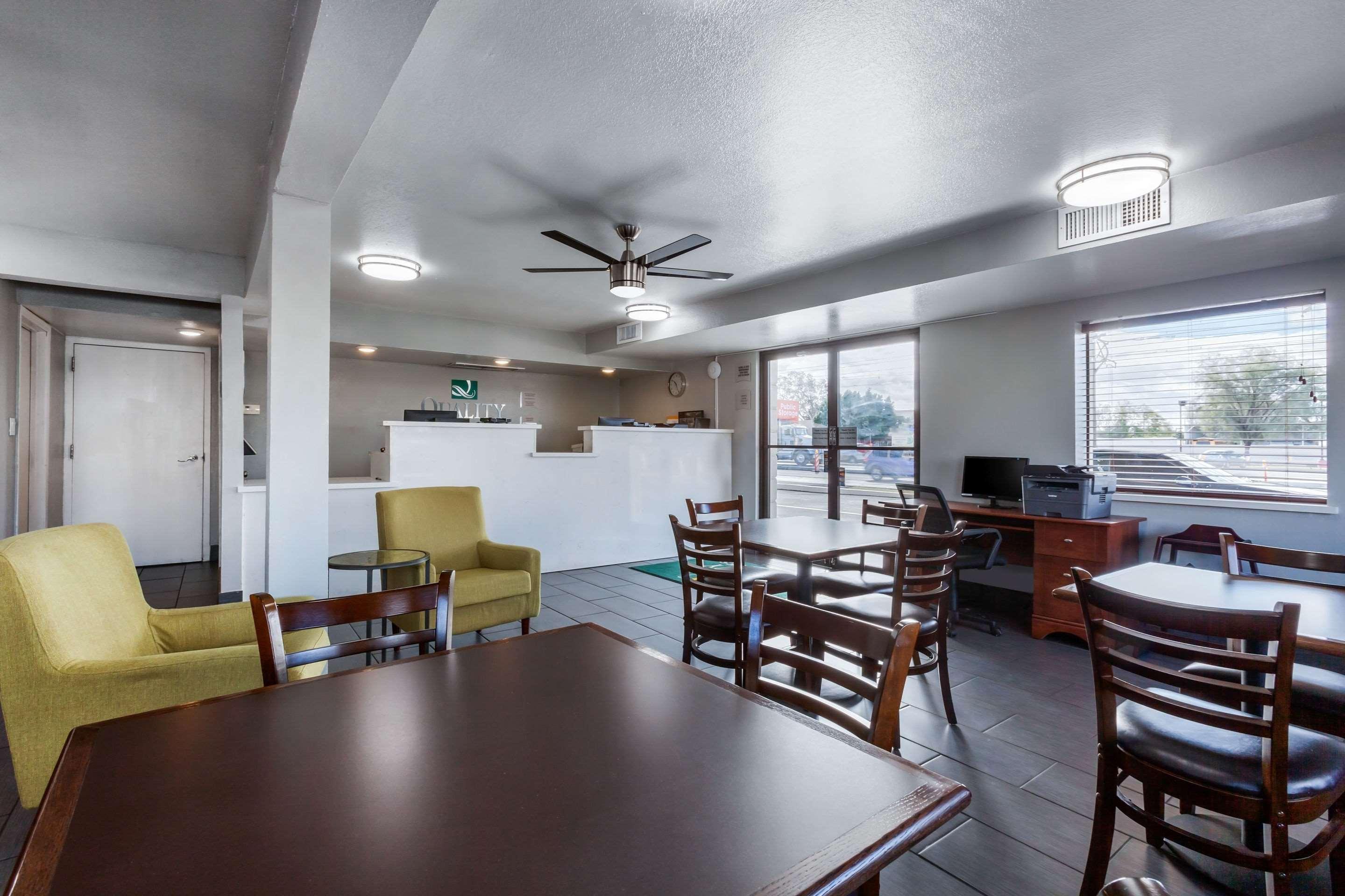Quality Inn & Suites Near Downtown Меса Екстериор снимка