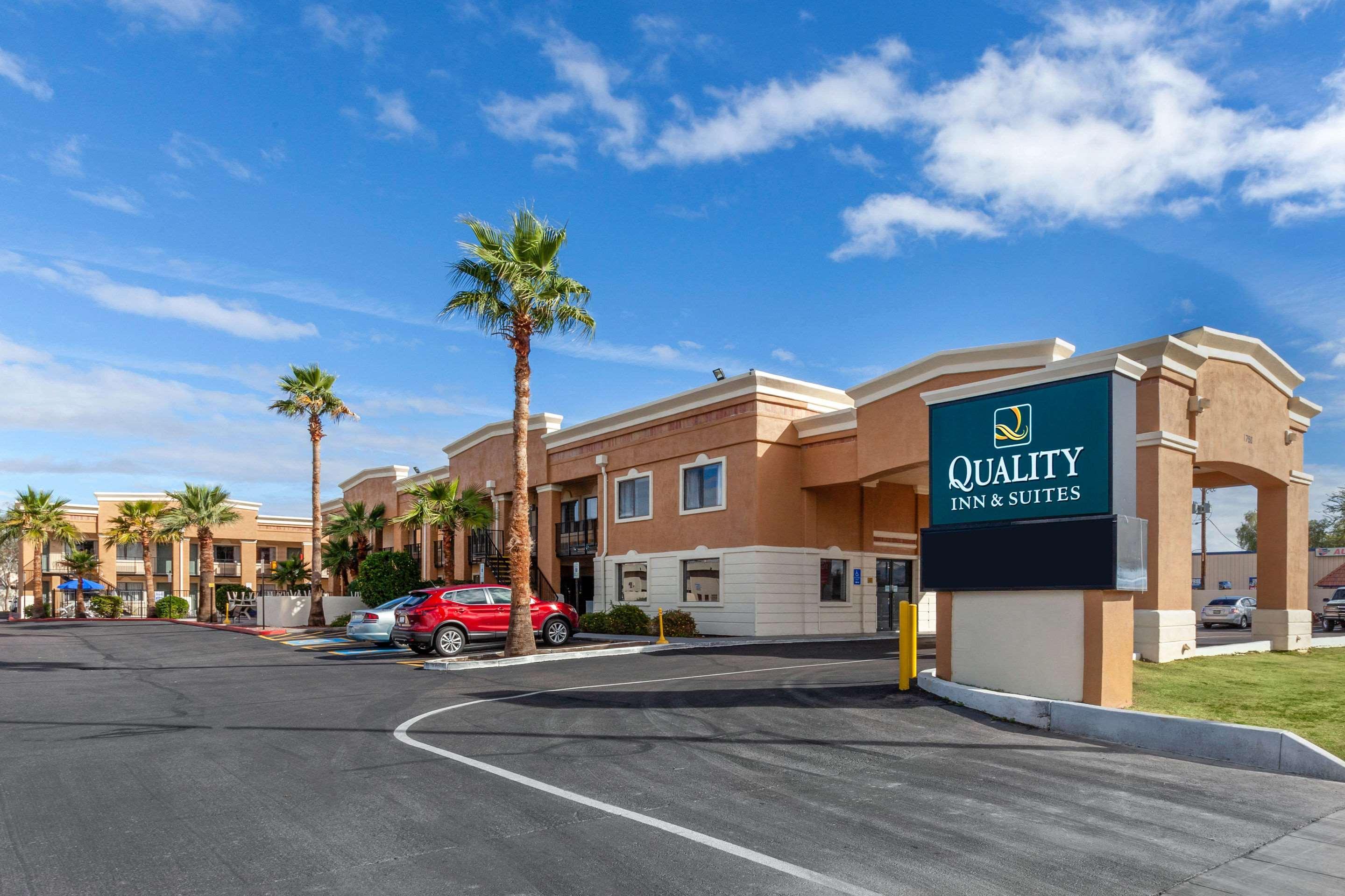 Quality Inn & Suites Near Downtown Меса Екстериор снимка