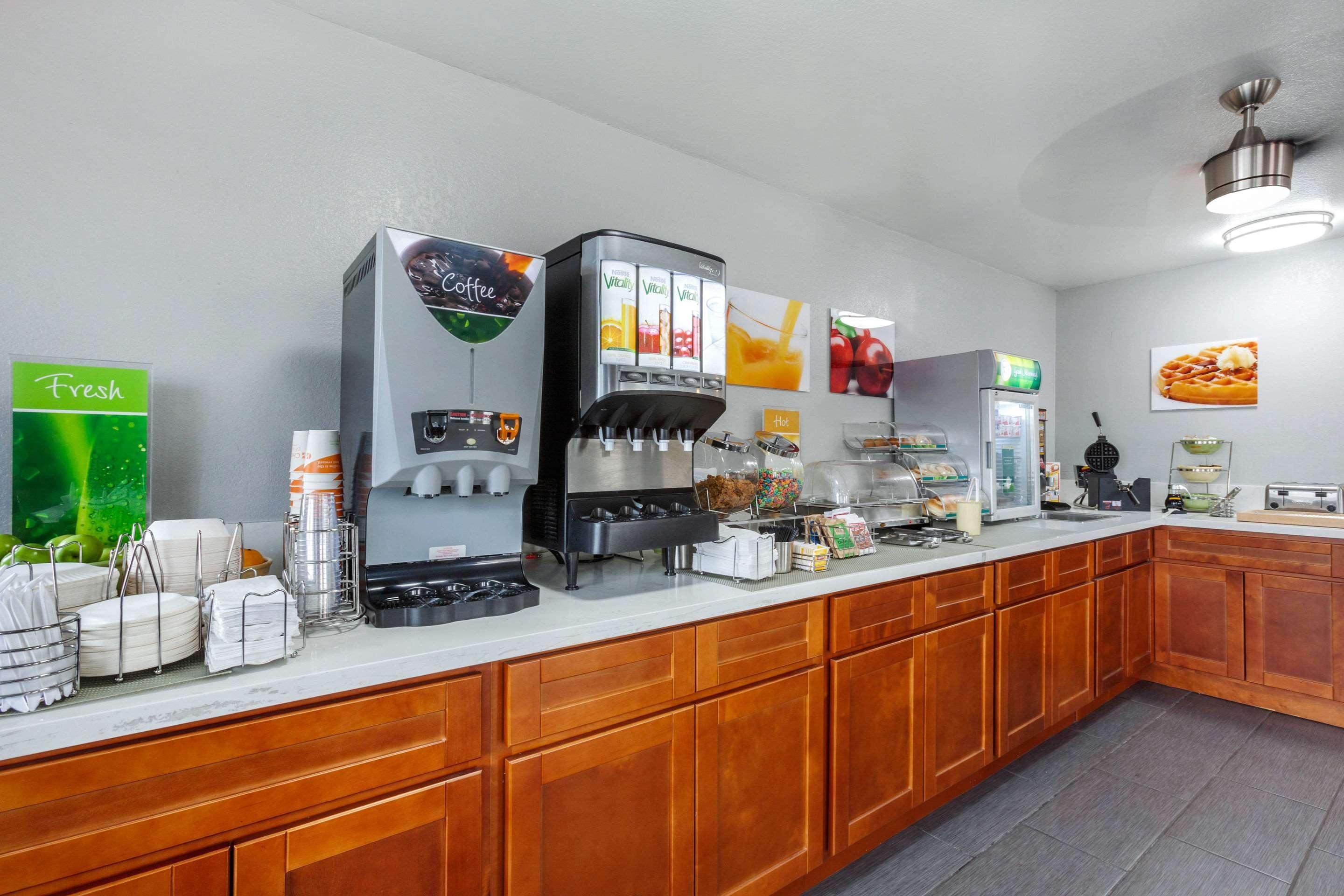 Quality Inn & Suites Near Downtown Меса Екстериор снимка