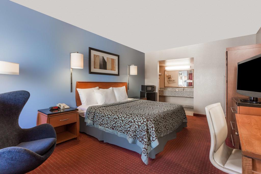 Quality Inn & Suites Near Downtown Меса Екстериор снимка