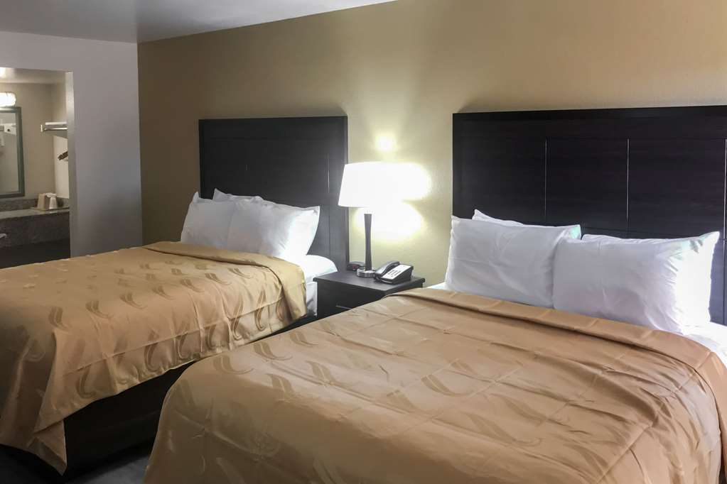 Quality Inn & Suites Near Downtown Меса Стая снимка